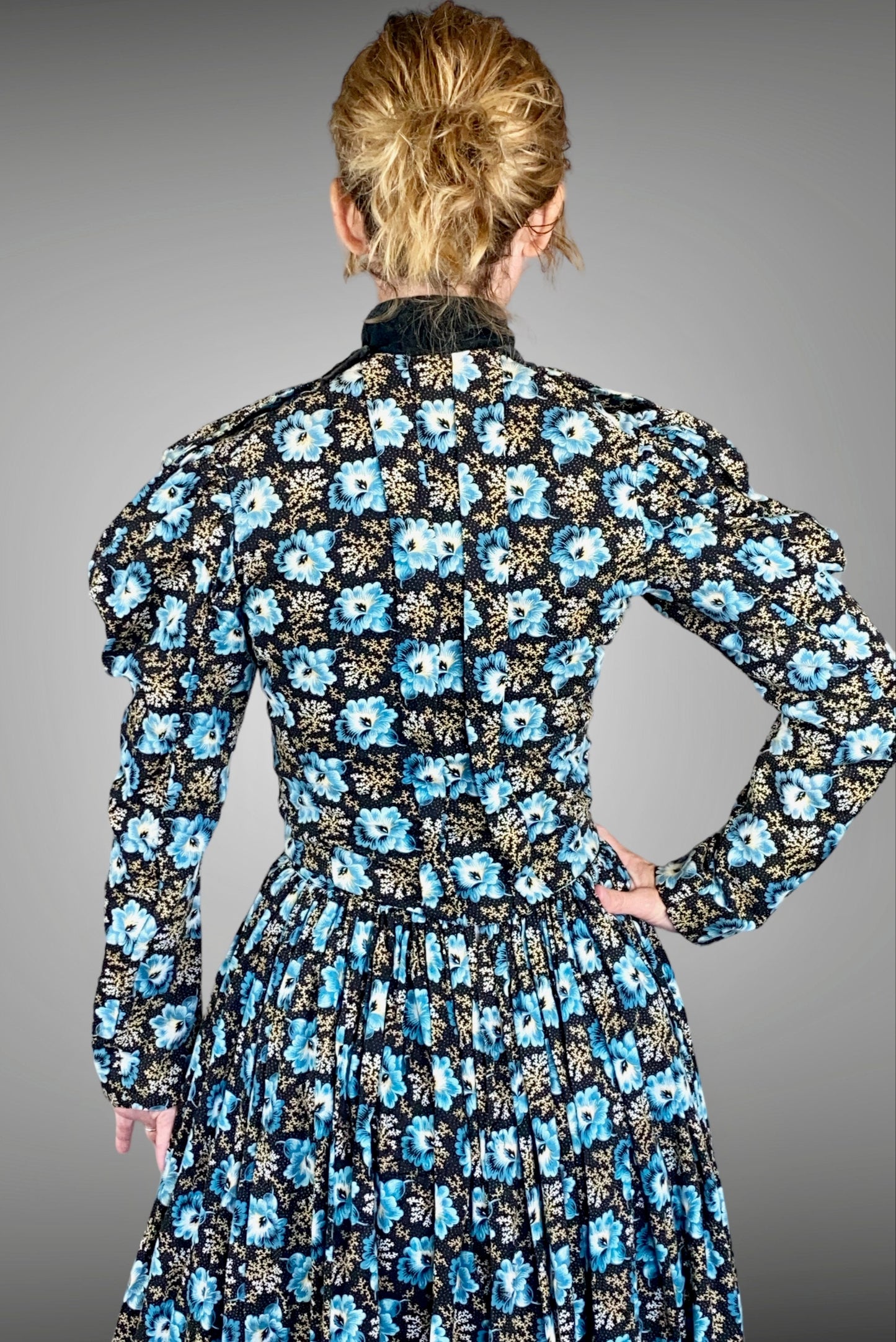 Antique 1890s–1900s Blue Floral Print Cotton Day Dress, Victorian Edwardian Gigot Sleeve Gown, XS