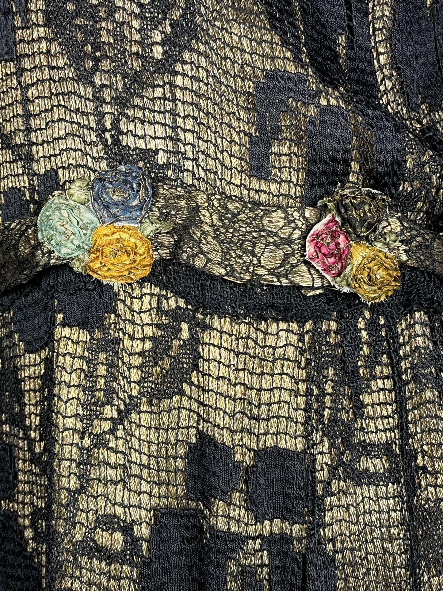 Vintage 1920s Black Filet Lace Flapper Dress with Gold Lamé Underlay & Ribbonwork Flowers, S/M