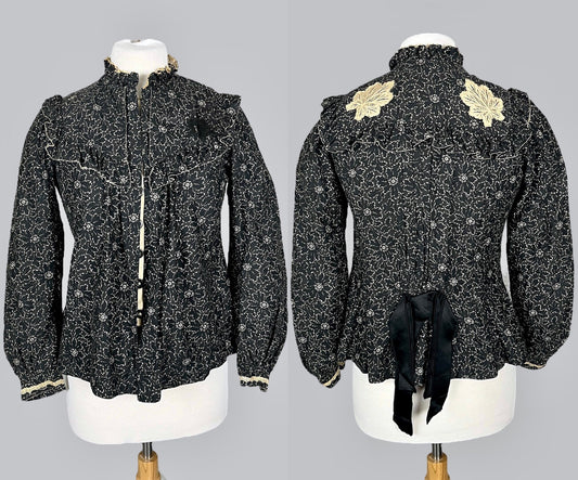 Antique 1890s–1900s Floral Cotton Print Victorian Prairie Blouse with Lace Appliqué, S/M–M