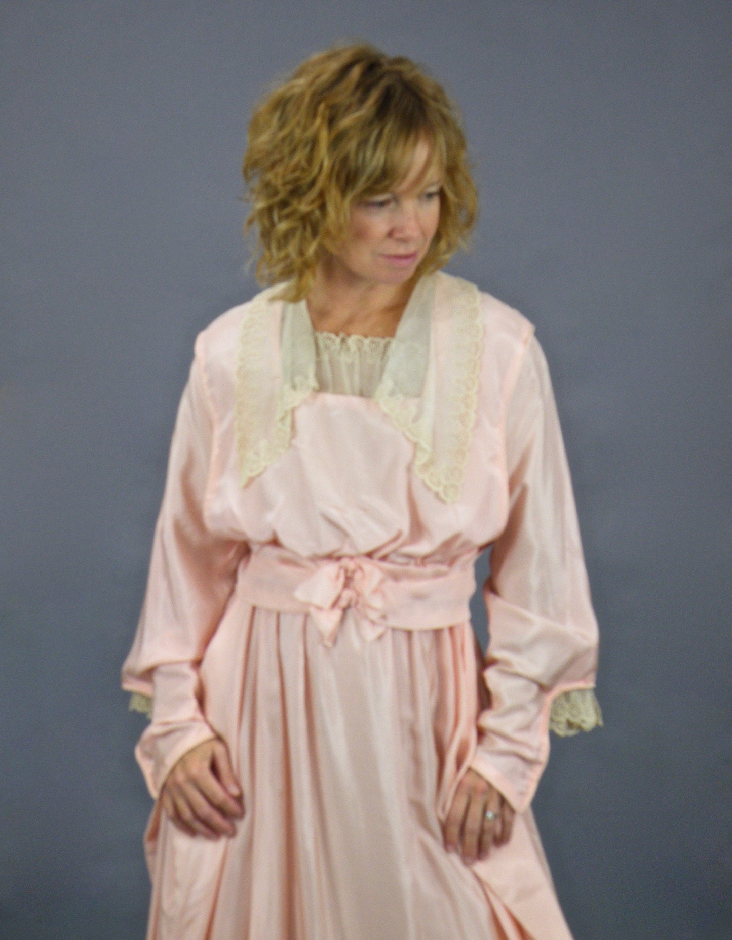 Antique Edwardian 1900s Pink Silk Dress with Lace Trim, Dagger Collar & Bishop Sleeves, XS