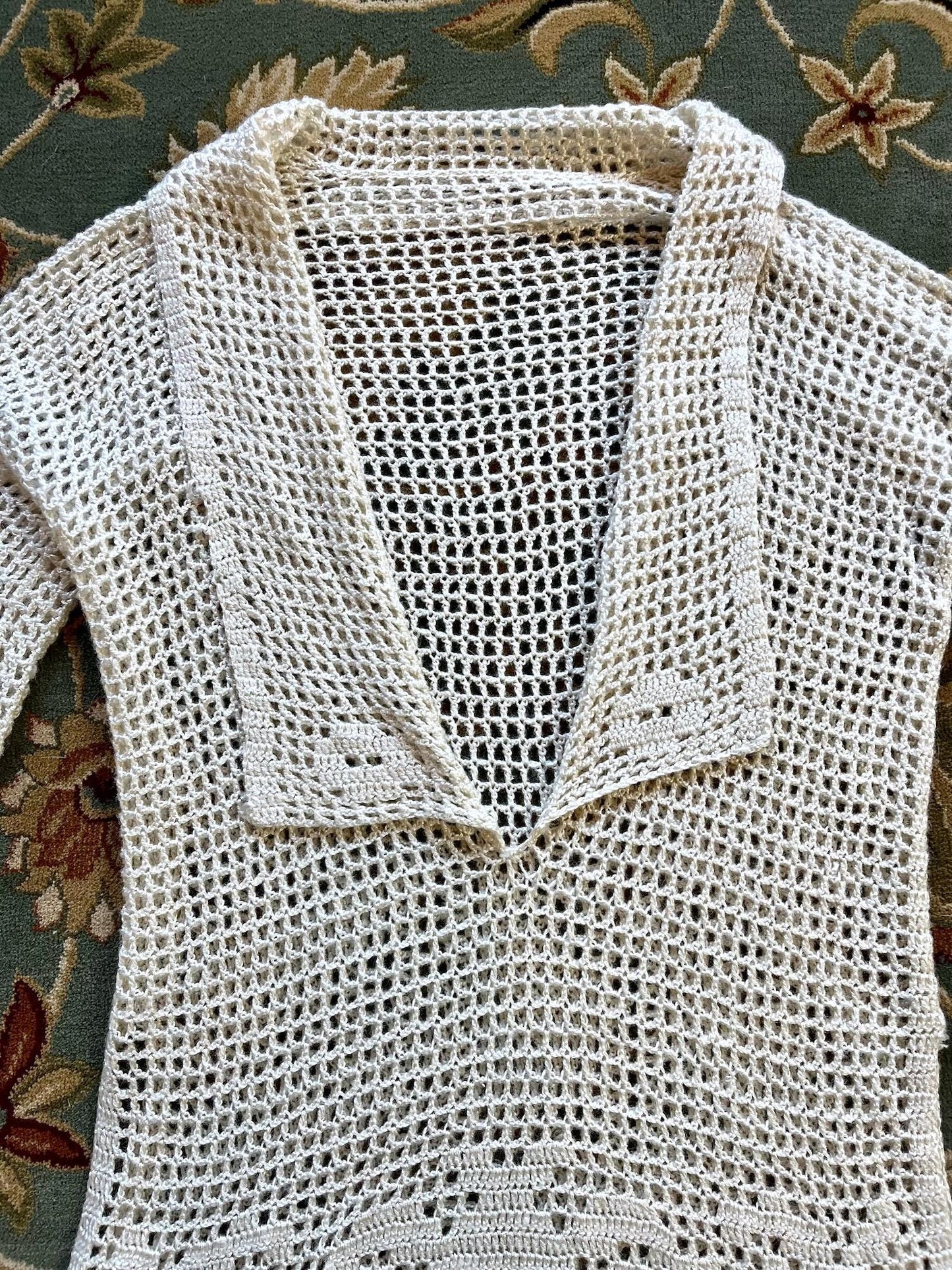 Antique 1920s Hand Crochet Filet Lace Tunic Sweater, Deep-V Openwork, Wool Rayon, M–L