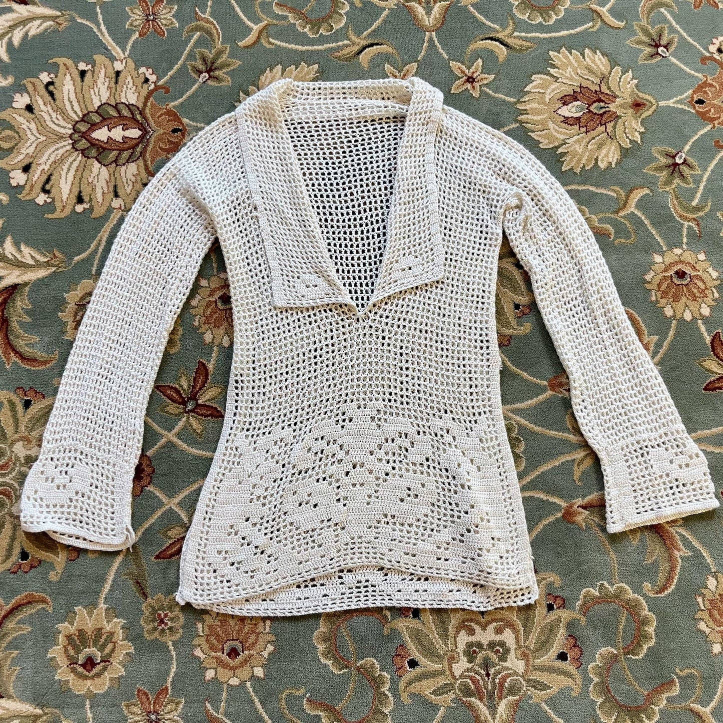 Antique 1920s Hand Crochet Filet Lace Tunic Sweater, Deep-V Openwork, Wool Rayon, M–L