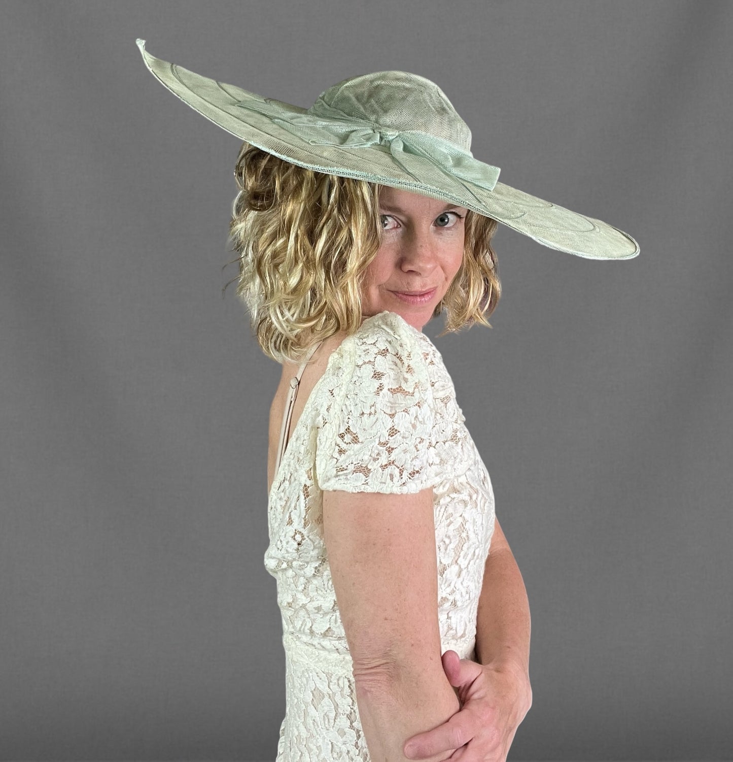 Vintage 1930s Young Quinlan Seafoam Green Net Mesh Wide Brim Picture Hat