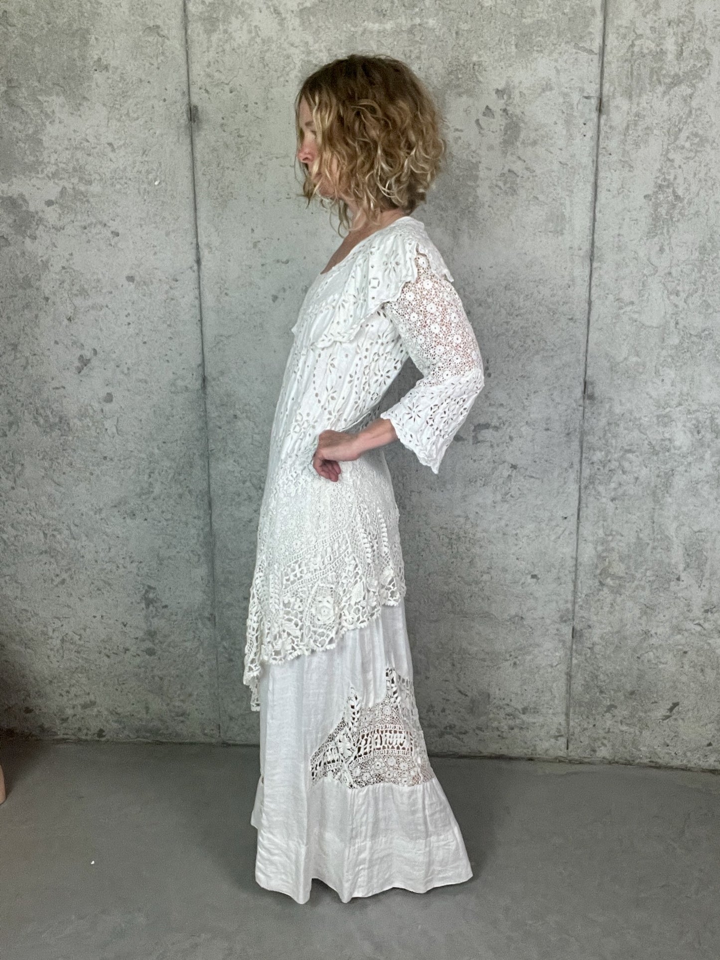 Antique Edwardian c.1910–1915 White Linen Dress with Irish Crochet Lace & Floral Cutwork