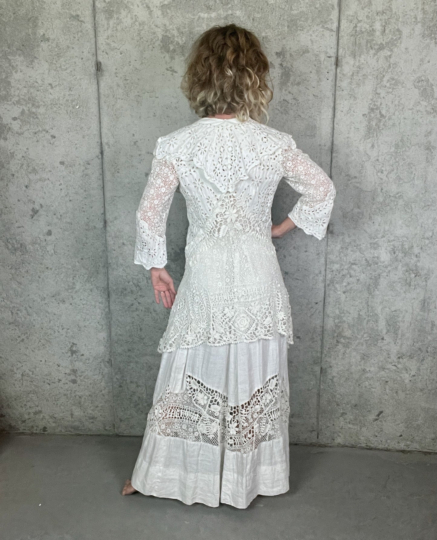 Antique Edwardian c.1910–1915 White Linen Dress with Irish Crochet Lace & Floral Cutwork