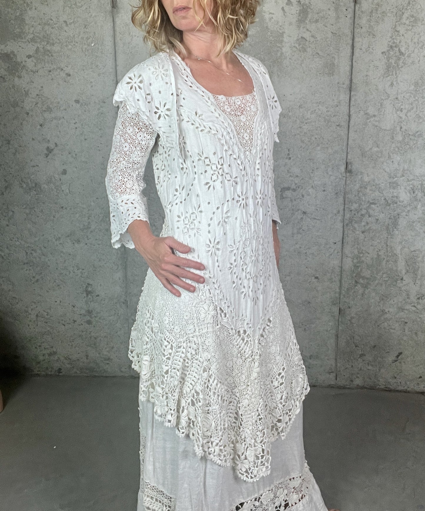 Antique Edwardian c.1910–1915 White Linen Dress with Irish Crochet Lace & Floral Cutwork