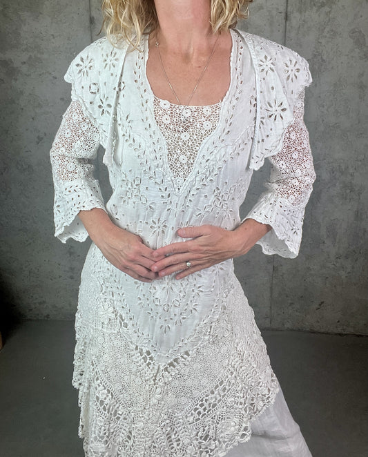 Antique Edwardian c.1910–1915 White Linen Dress with Irish Crochet Lace & Floral Cutwork