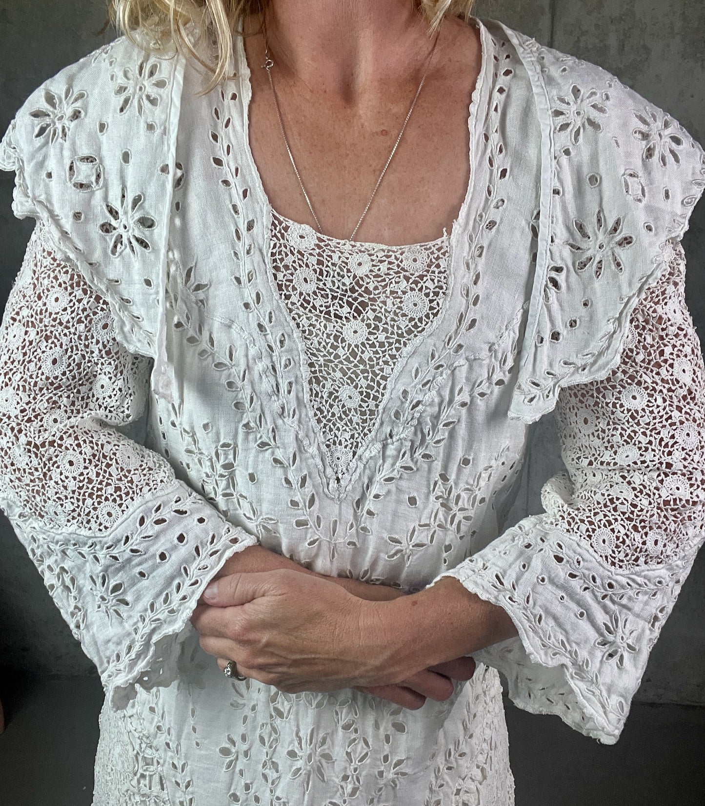 Antique Edwardian c.1910–1915 White Linen Dress with Irish Crochet Lace & Floral Cutwork