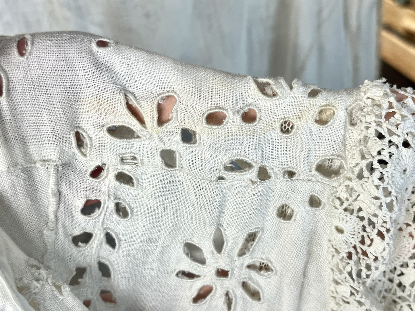 Antique Edwardian c.1910–1915 White Linen Dress with Irish Crochet Lace & Floral Cutwork
