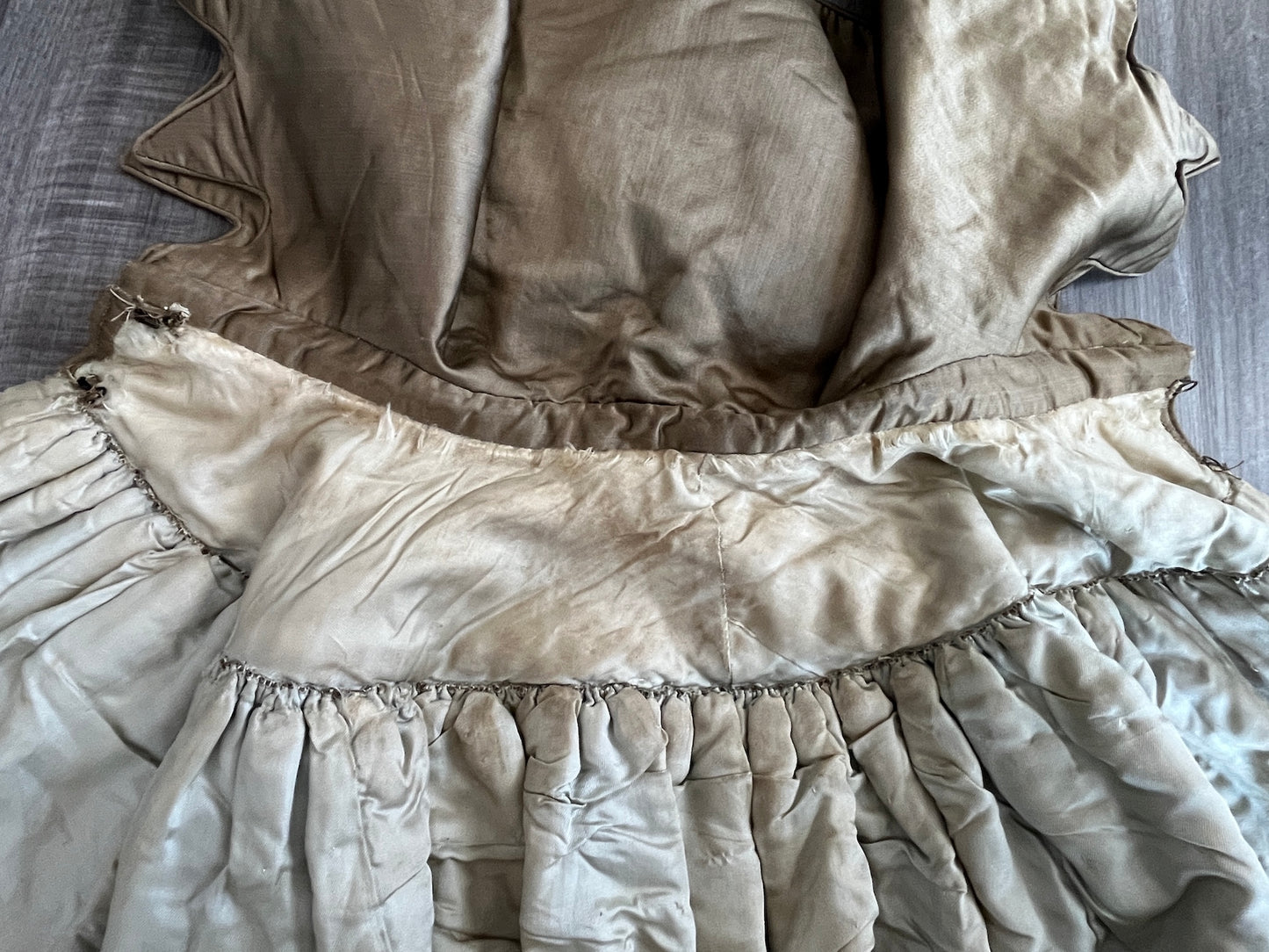 Vintage 1920s Gold-Hued Satin Cape with Subtle Olive Undertones & Layered Petal Collar