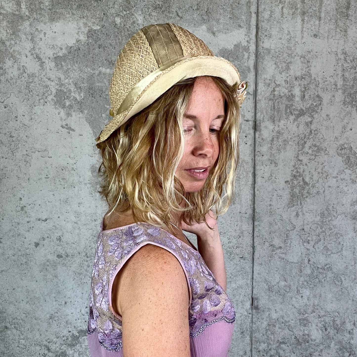 Vintage 1920s Straw & Horsehair Cloche Hat with Wide Upturned Brim and Velvet Flowers