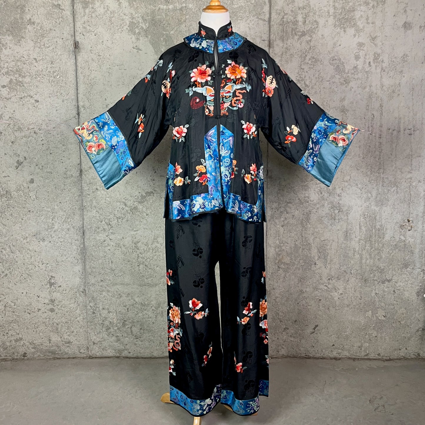Vintage 1920s Chinese Export Hand Embroidered Silk Pajama Lounge Set, M/L - L