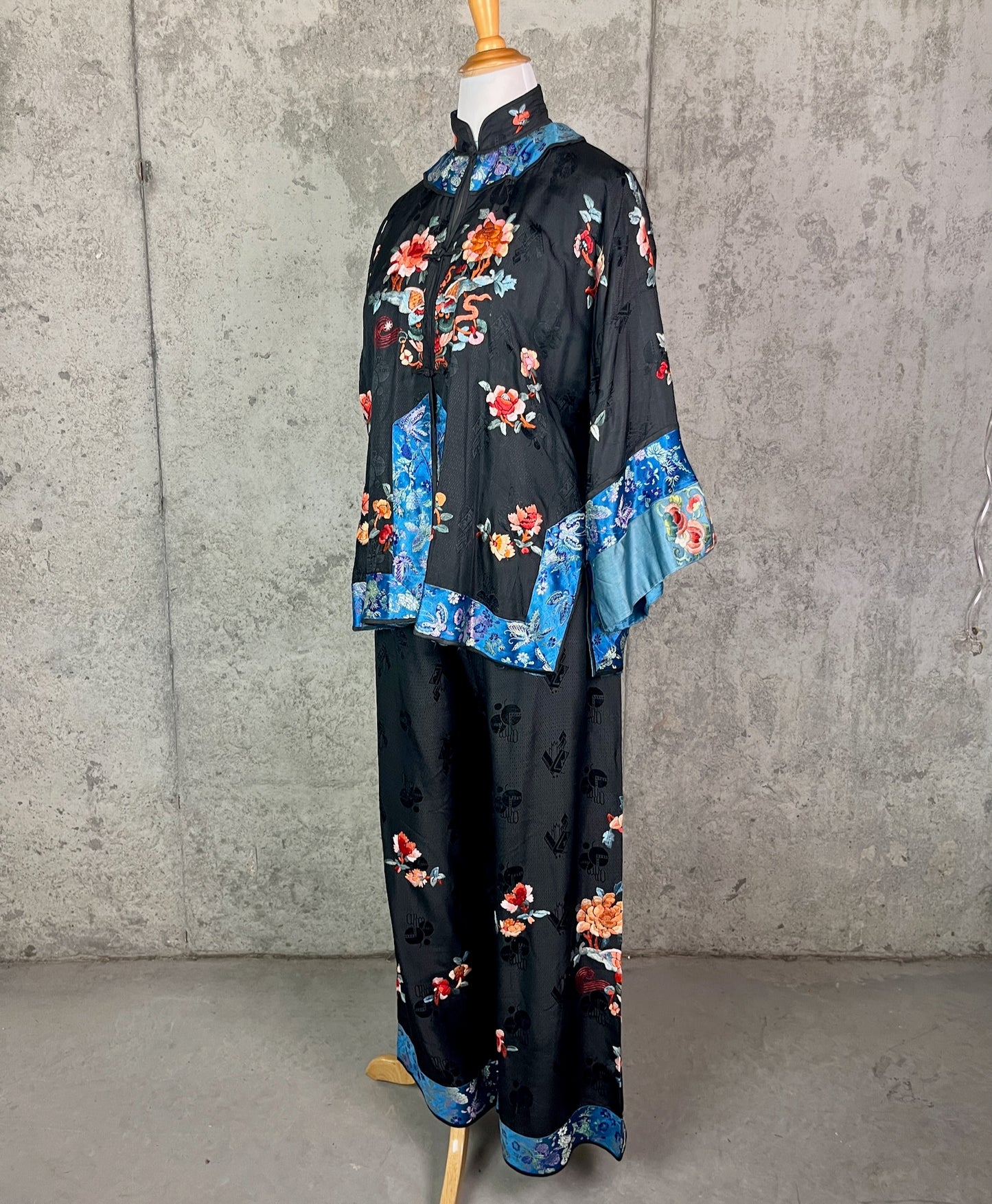 Vintage 1920s Chinese Export Hand Embroidered Silk Pajama Lounge Set, M/L - L