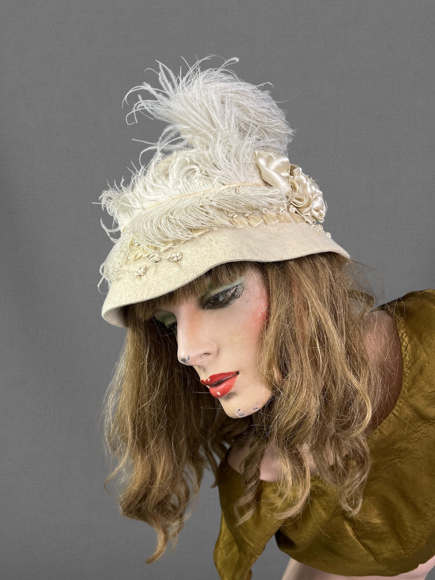 Antique Late 1910s Ivory Mohair Felt Hat with Ostrich Feather & Silk Ribbon Trim