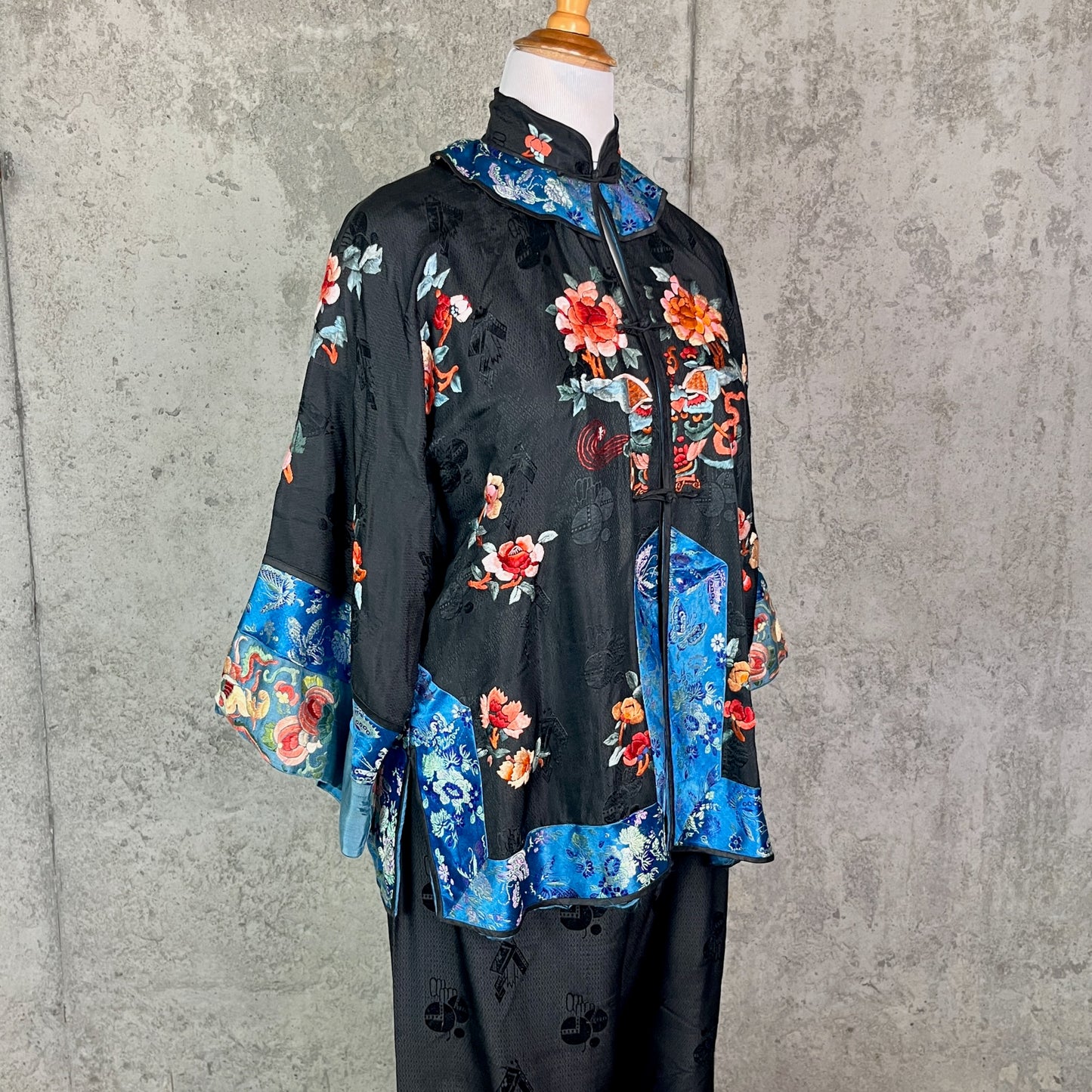 Vintage 1920s Chinese Export Hand Embroidered Silk Pajama Lounge Set, M/L - L