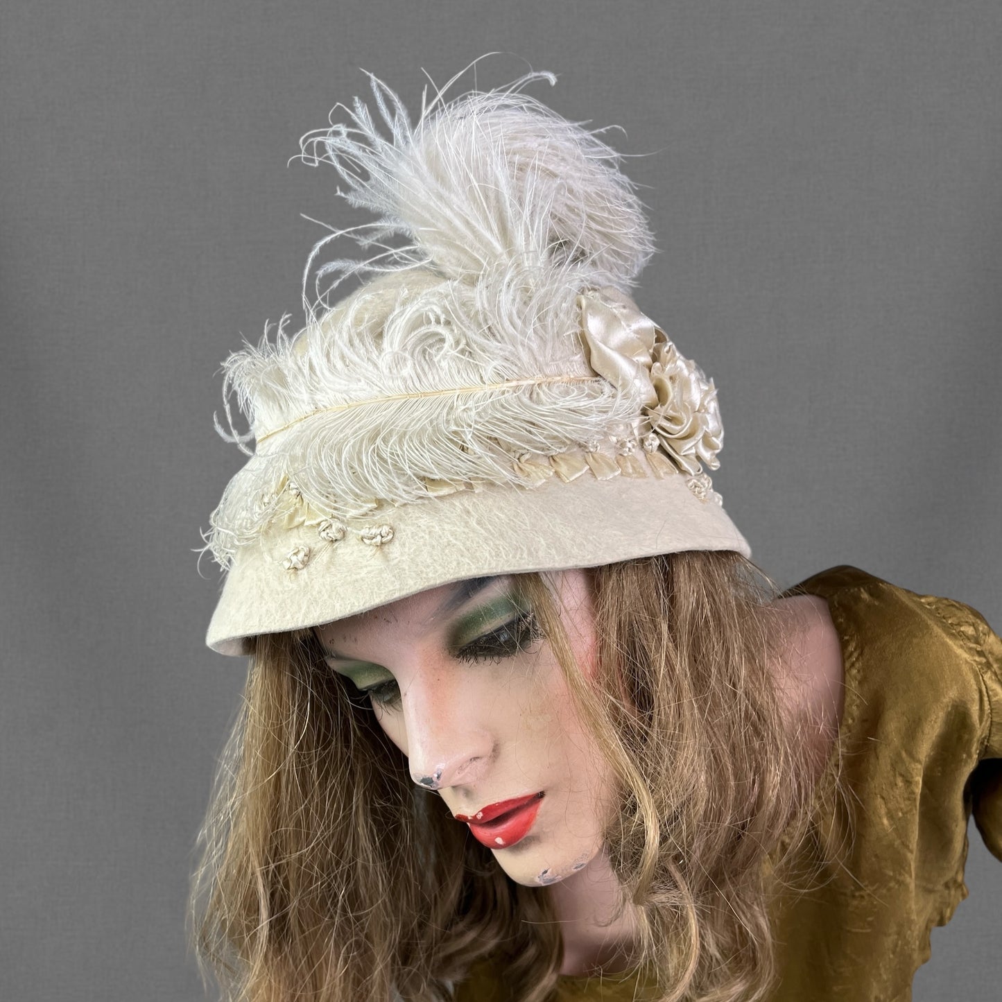 Antique Late 1910s Ivory Mohair Felt Hat with Ostrich Feather & Silk Ribbon Trim