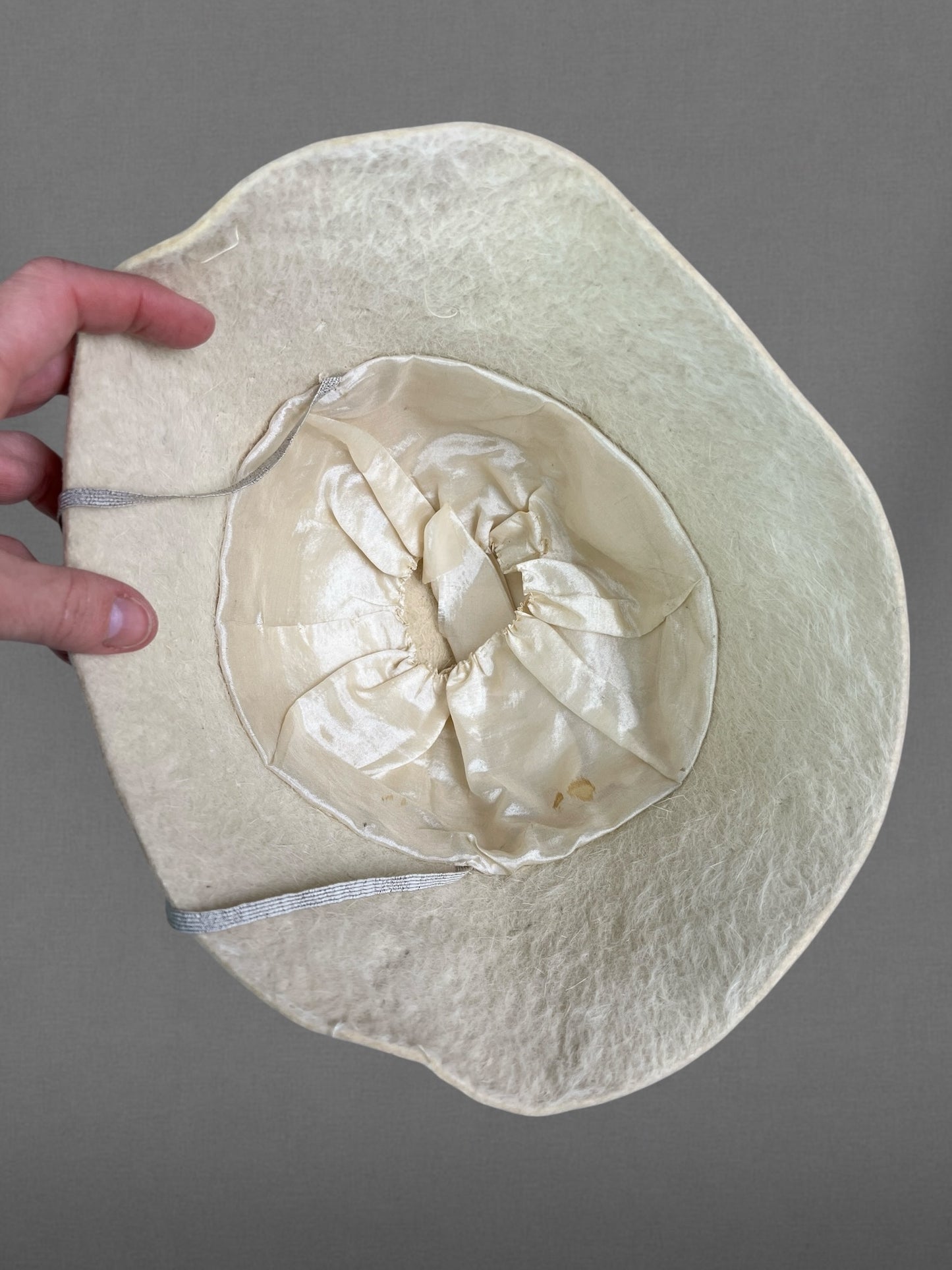 Antique Late 1910s Ivory Mohair Felt Hat with Ostrich Feather & Silk Ribbon Trim