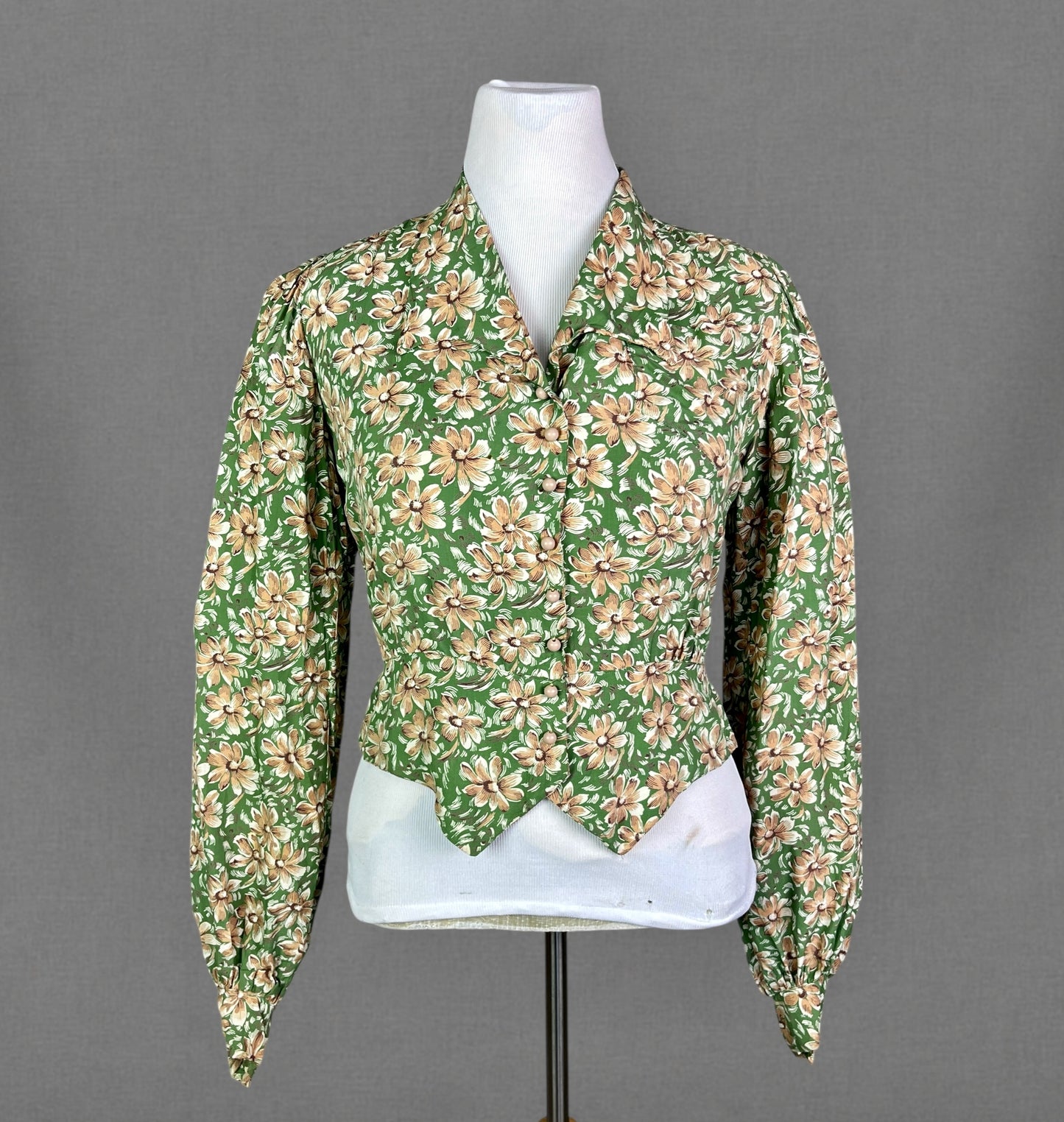 Vintage Late 1930s to Early 1940s Rayon Floral Blouse with Pointed Waist, M - L
