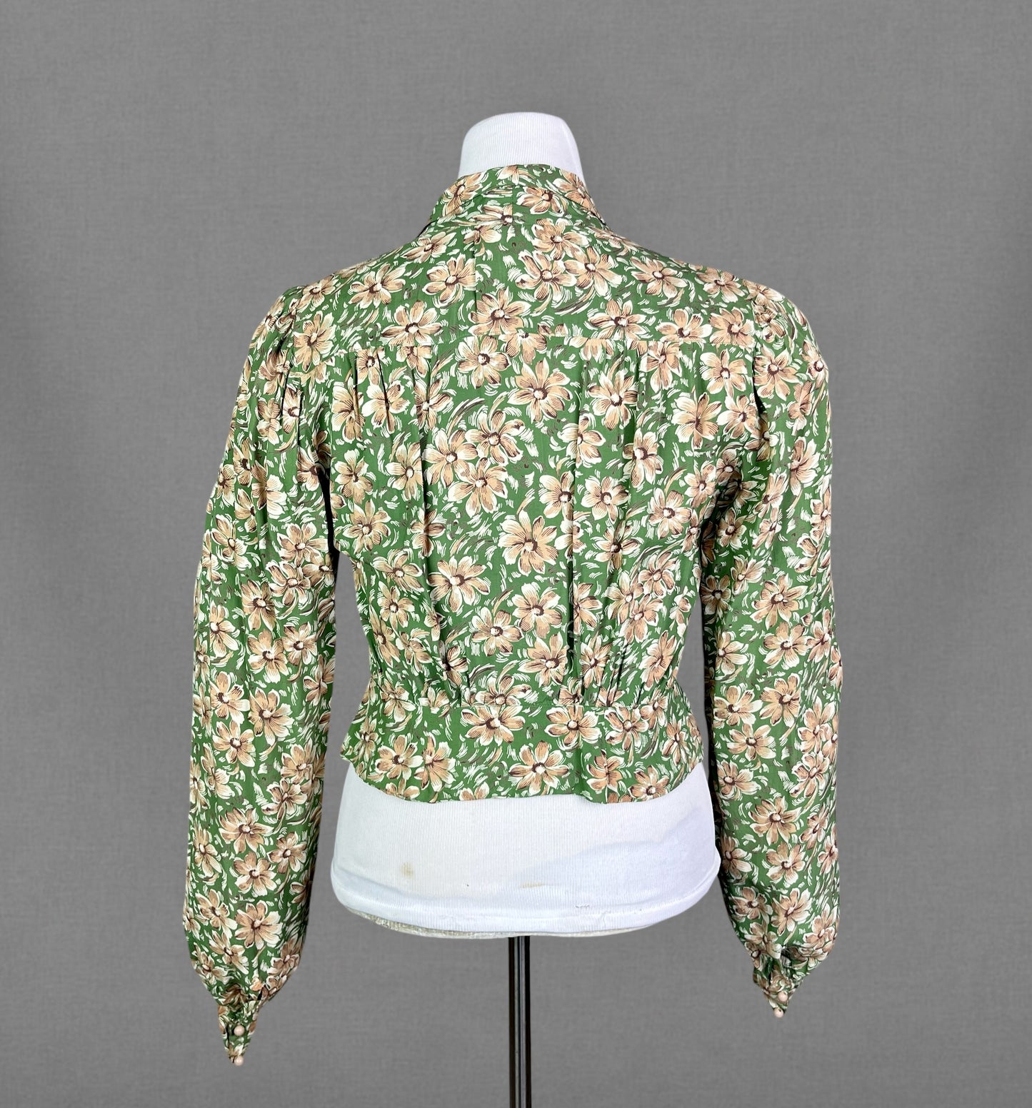 Vintage Late 1930s to Early 1940s Rayon Floral Blouse with Pointed Waist, M - L