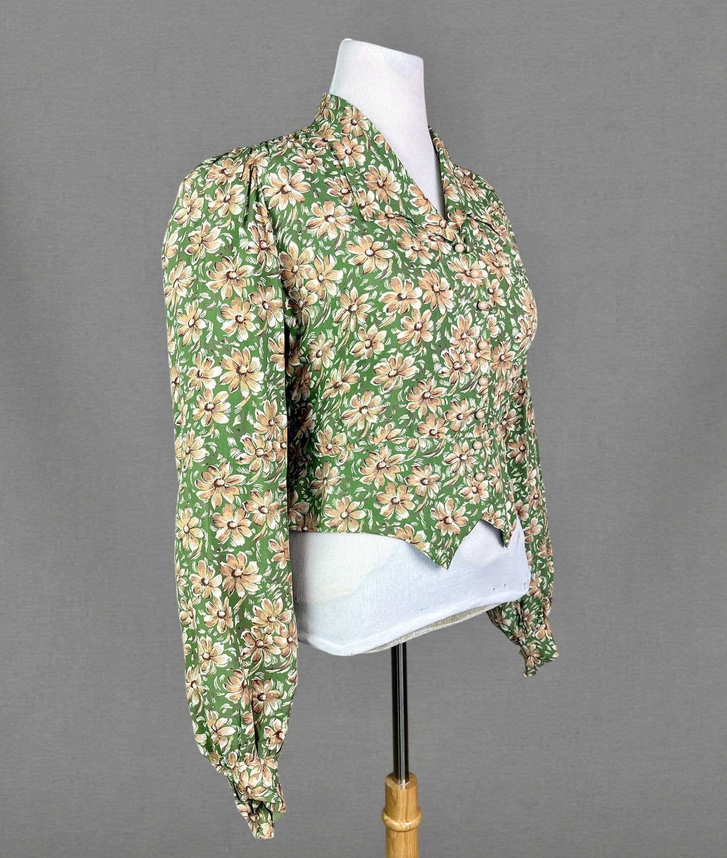 Vintage Late 1930s to Early 1940s Rayon Floral Blouse with Pointed Waist, M - L