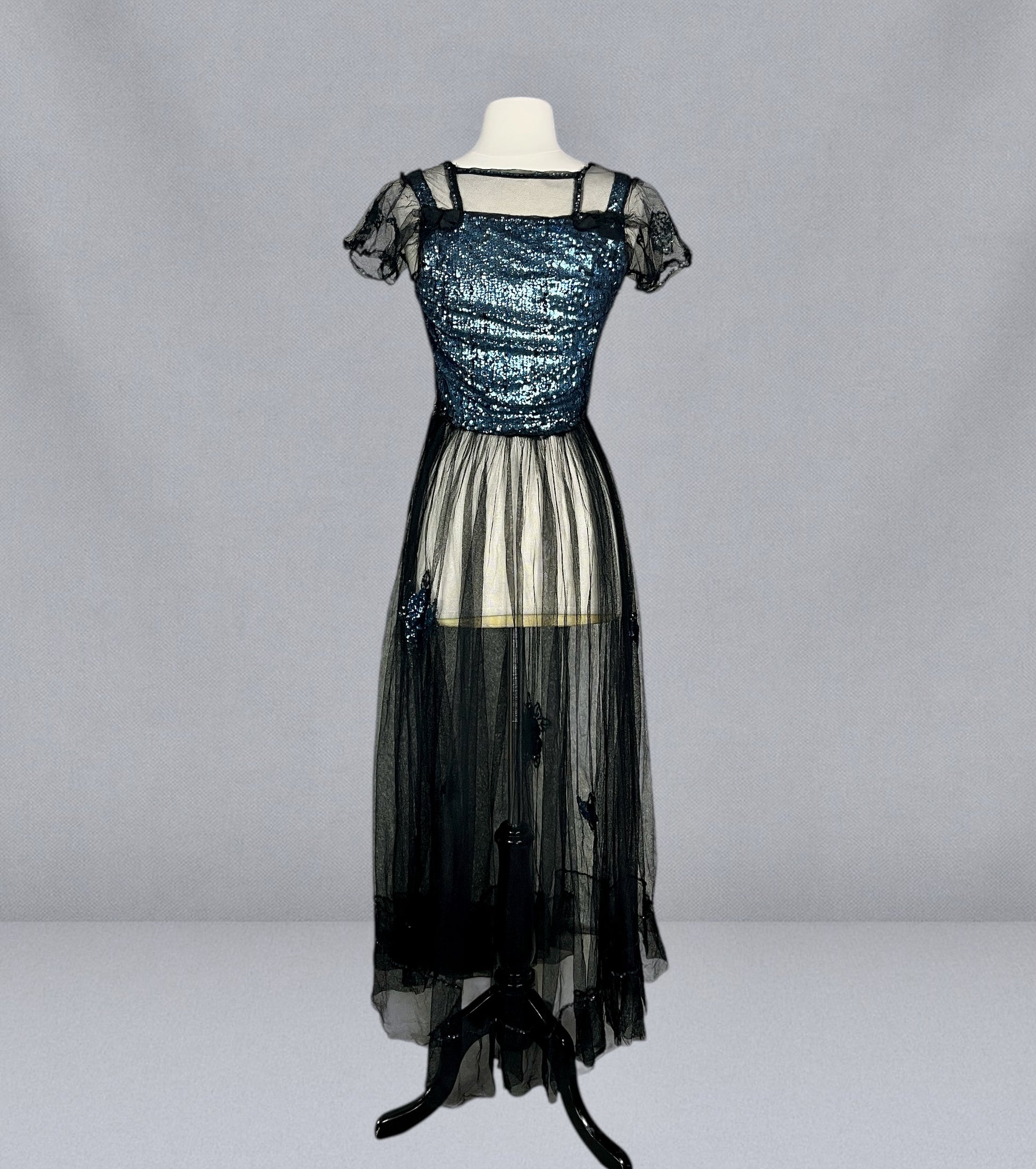 1930s dinner party dress Insanely Glam 1930's Gowns worn by Old Hollywood | 1930s Evening Dresses