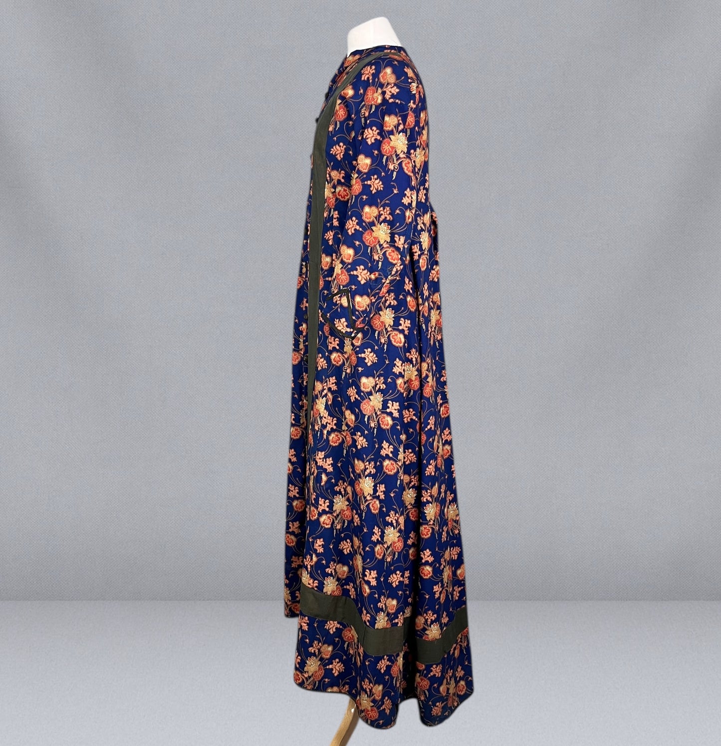 Antique Victorian 1860s–1870s Wool Challis Day Dress, Blue Floral Print, Dropped Shoulder Construction, Large