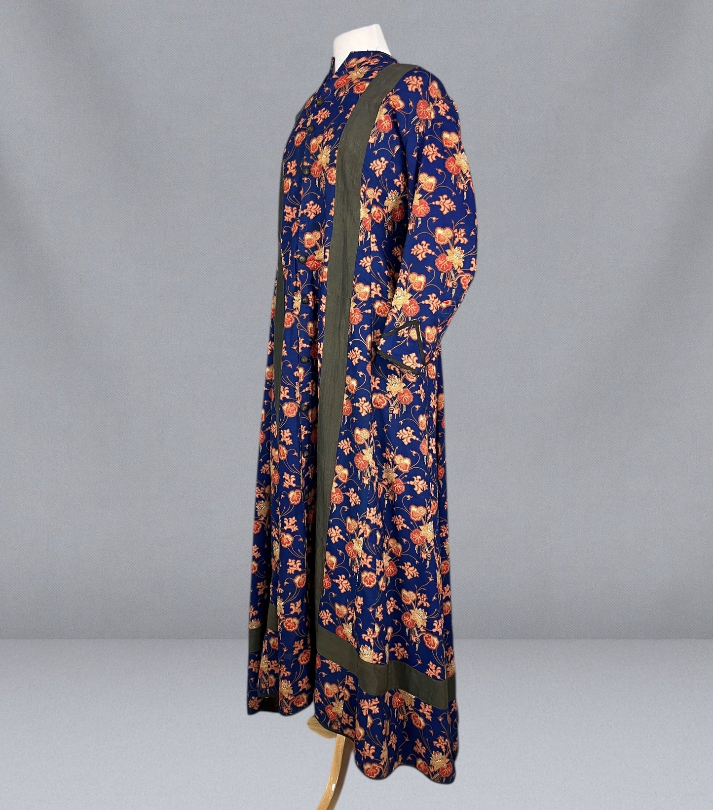 Antique Victorian 1860s–1870s Wool Challis Day Dress, Blue Floral Print, Dropped Shoulder Construction, Large