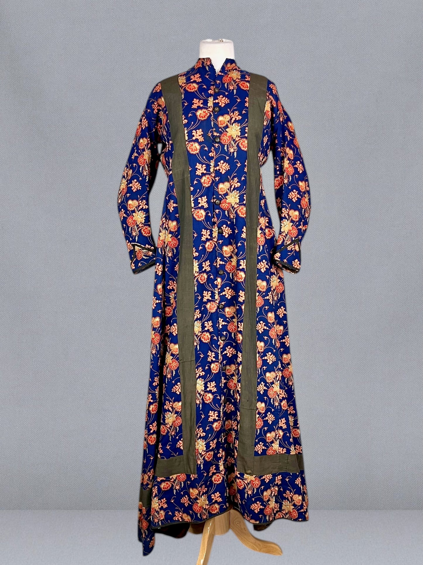 Antique Victorian 1860s–1870s Wool Challis Day Dress, Blue Floral Print, Dropped Shoulder Construction, Large