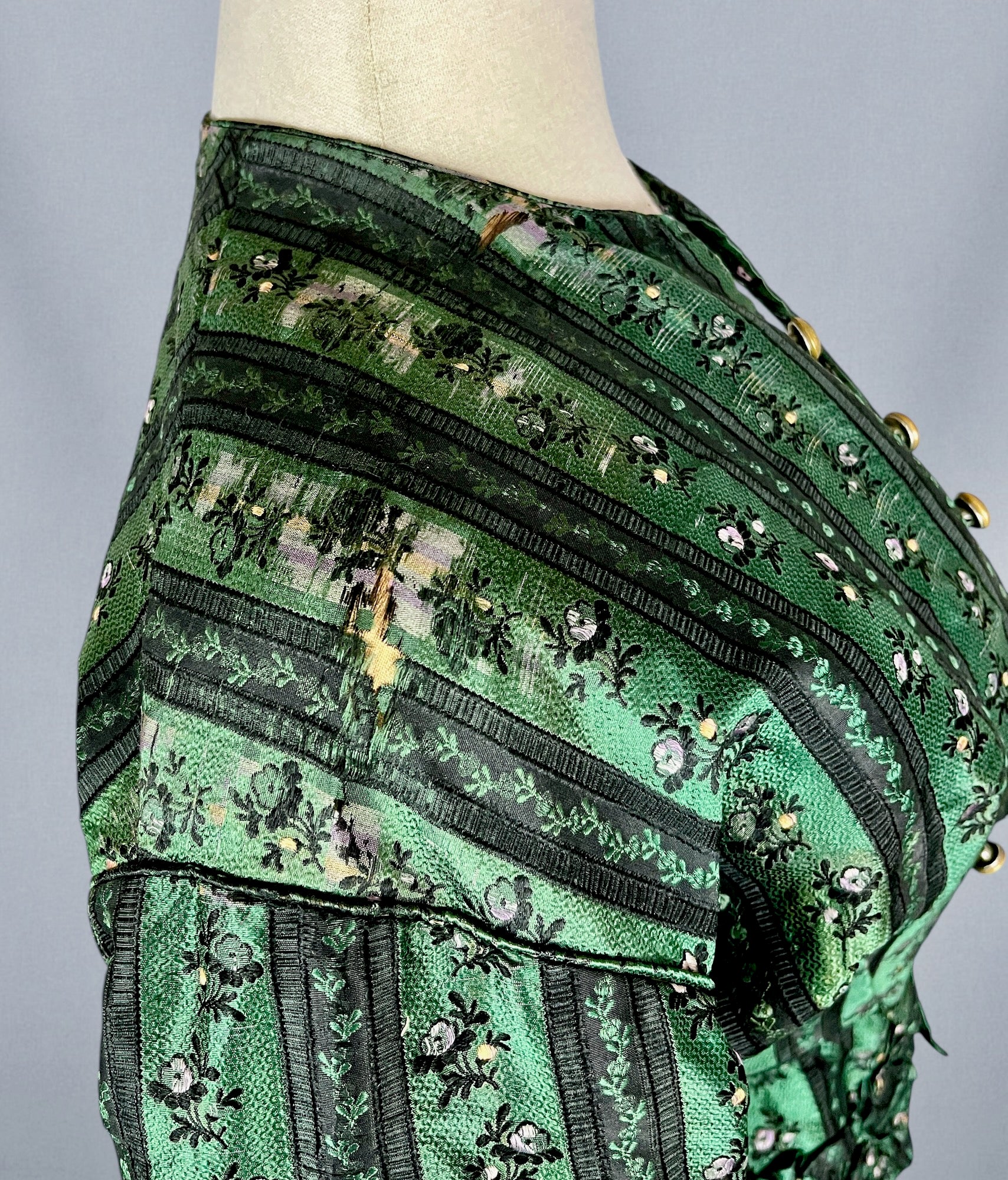 right shoulder area - weakeness / break to silk