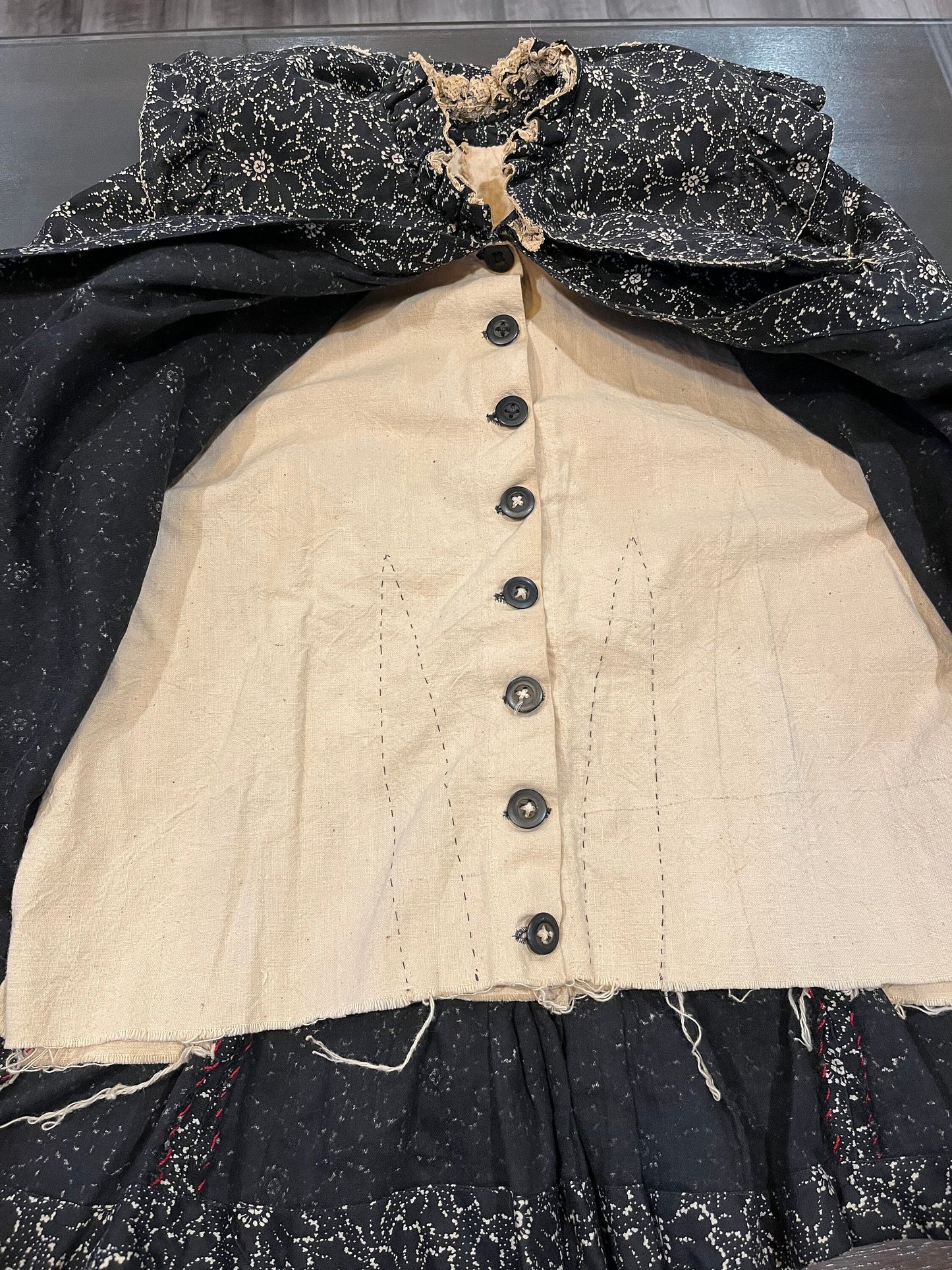 Antique 1890s–1900s Floral Cotton Print Victorian Prairie Blouse with Lace Appliqué, S/M–M