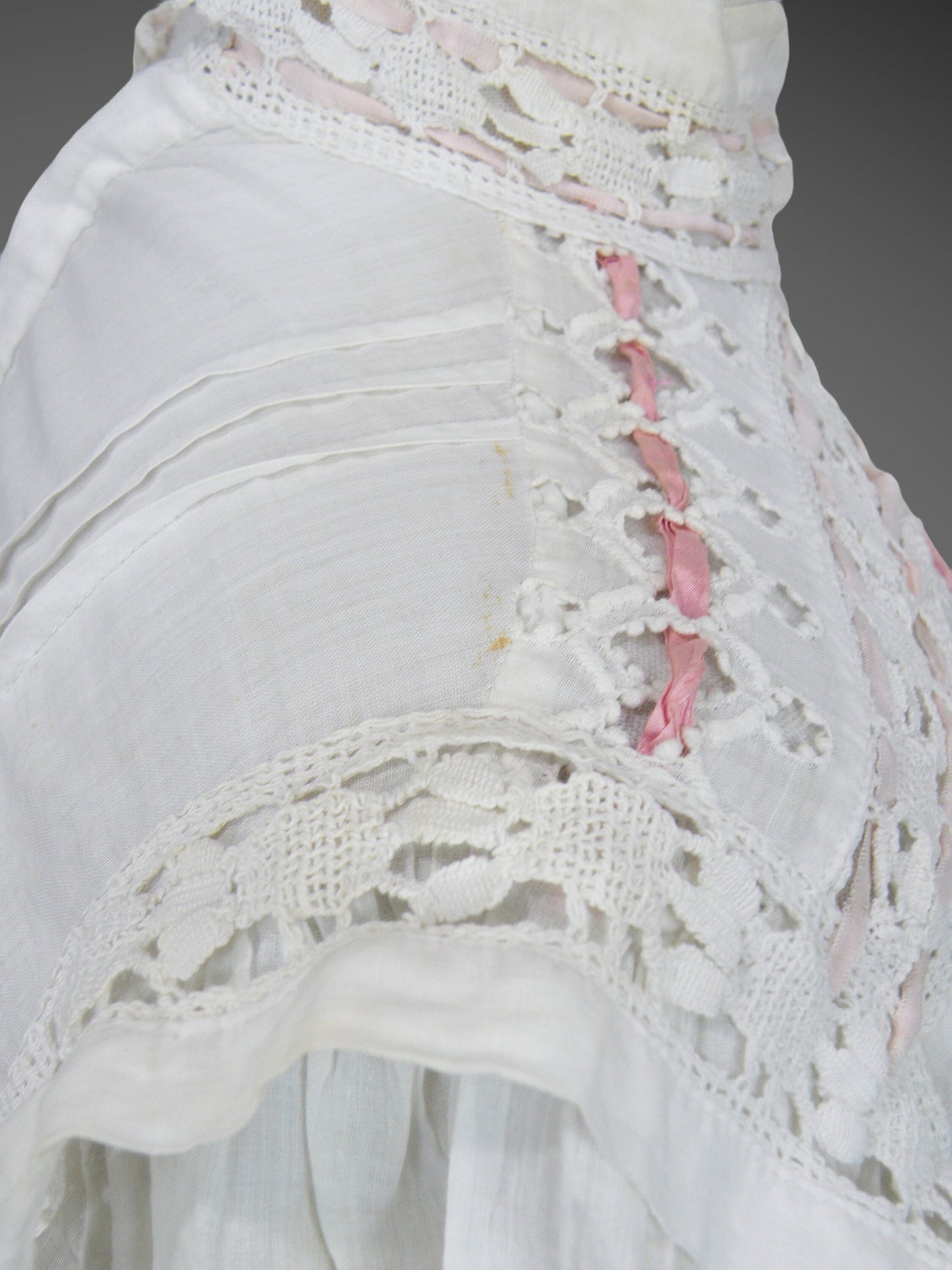 Antique 1900s Edwardian White Cotton Lace Blouse with Embroidered Eyelet Cutouts & Ribbon, S/M